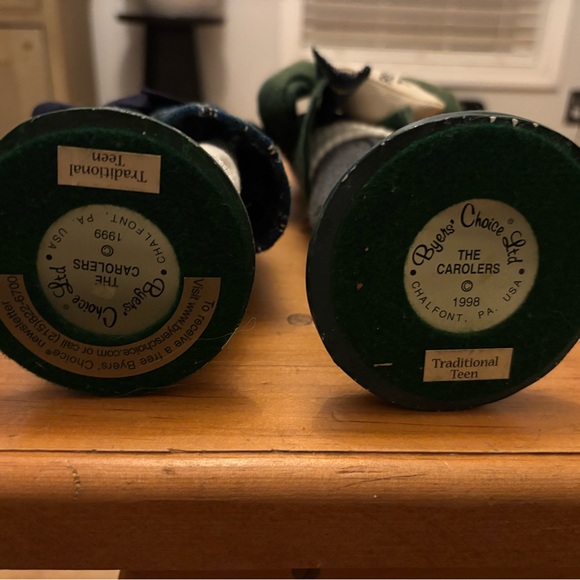 Charming Byers Caroler Figurines with Basket and Scarf - Picture 3 of 3